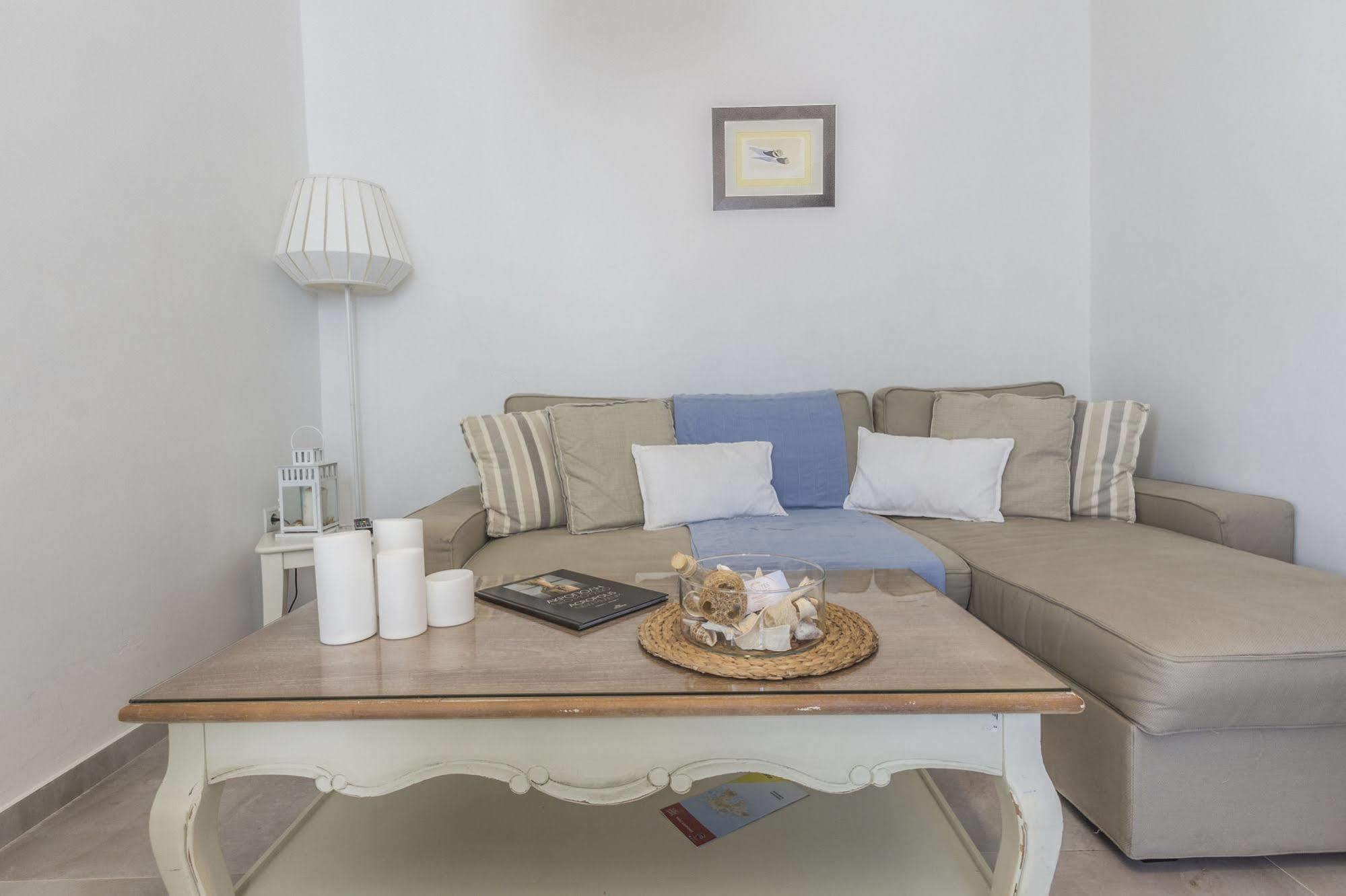 Lavish Suites Agios Ioannis Diakoftis Esterno foto