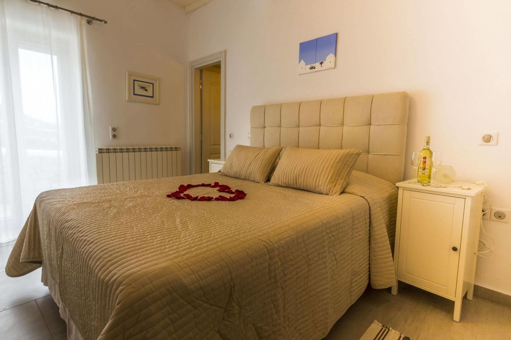 Lavish Suites Agios Ioannis Diakoftis Esterno foto